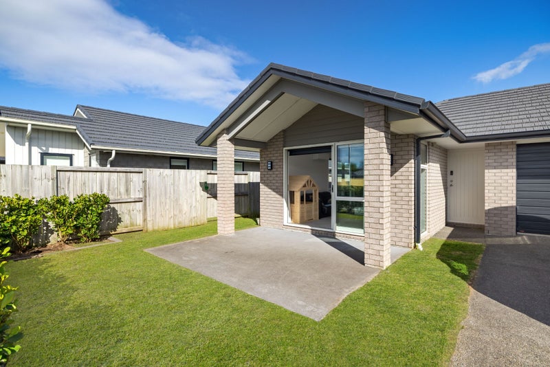 17 FONTANA STREET - Carousel 1