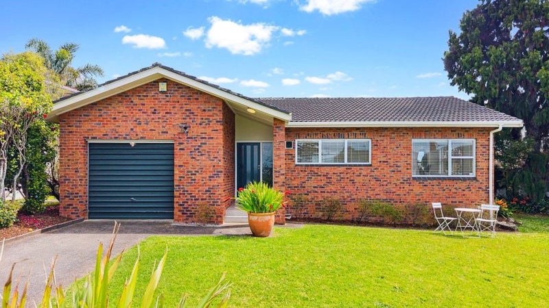 26 McBreen Avenue, Northcote, Auckland - Carousel 1