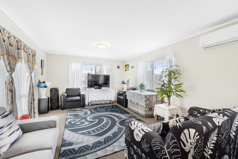 4 Dungarvon Place, Clendon Park, Auckland - Carousel 2