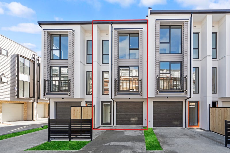 31 Falcon Crescent, Hobsonville, Auckland - Carousel 1