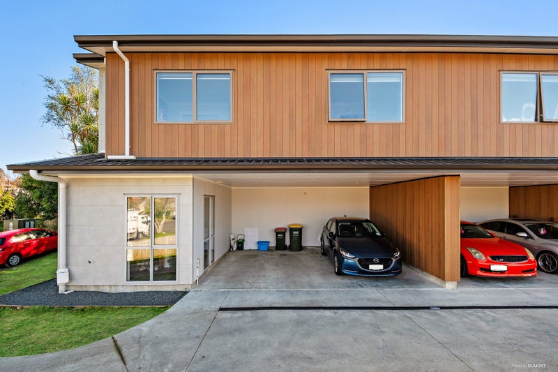 1/10 Gazeley Avenue, Silverdale, Hamilton - Carousel 2