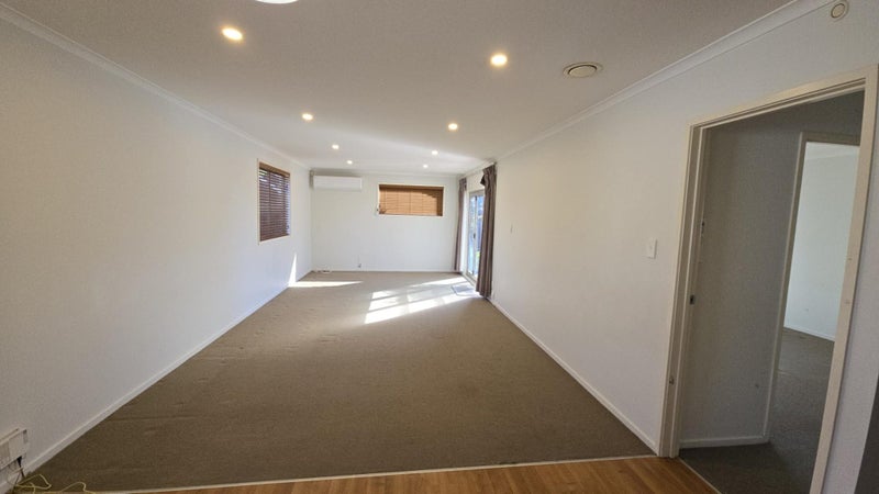 38 Darren Crescent, Half Moon Bay, Auckland - Carousel 2