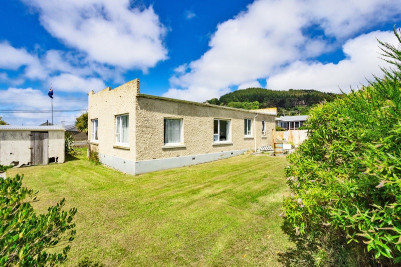 21 Henderson Street, Bluff - Carousel 2