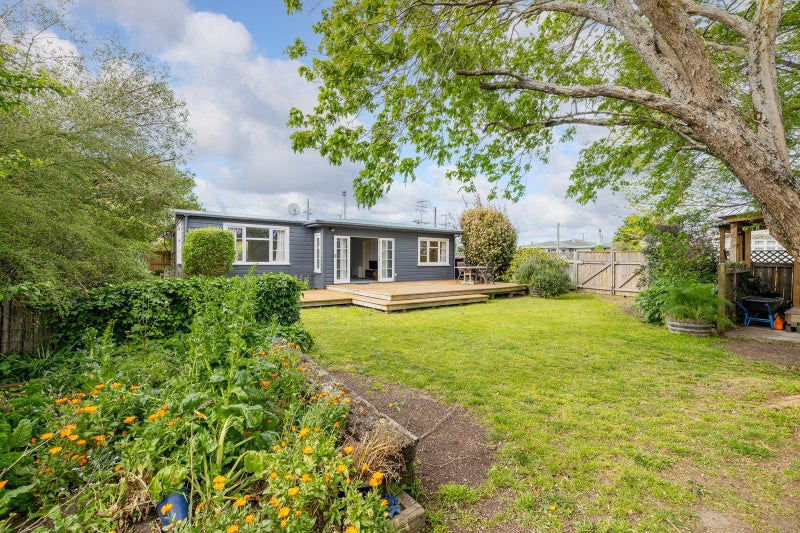 37 Sackville Street, Martinborough - Carousel 17