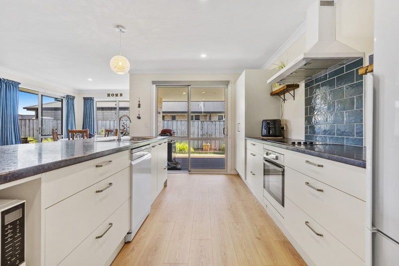 79 Willowside Place, Amberley, Amberley - Carousel 2