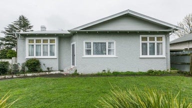 400 Nelson Street North, Hastings - Carousel 1