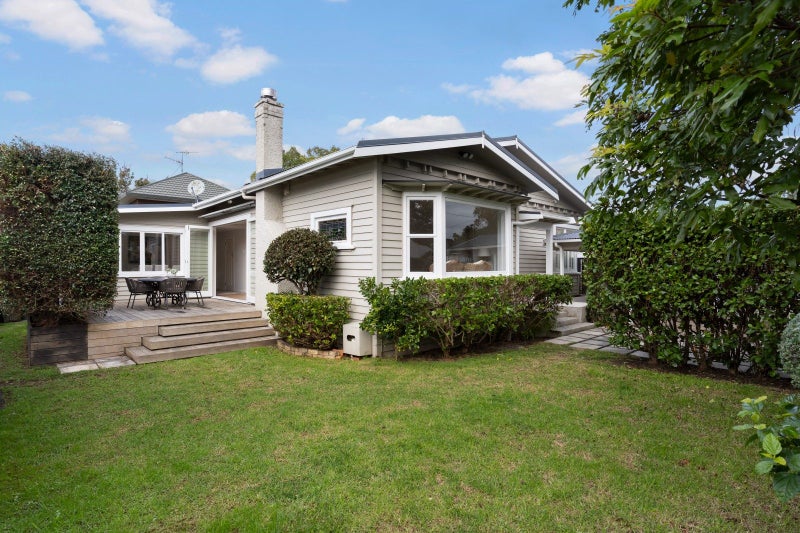 7 Irirangi Road, Greenlane, Auckland - Carousel 1