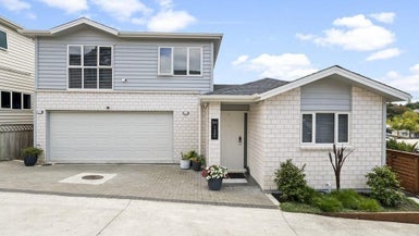 30A Dolbear Street, Titirangi, Auckland - Carousel 1