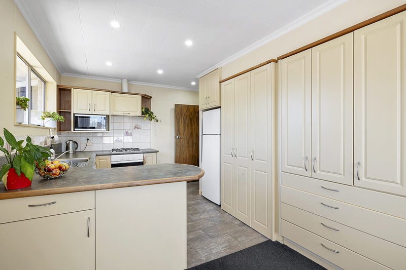 60 Pembroke Street, WESTOWN, NEW PLYMOUTH - Carousel 2