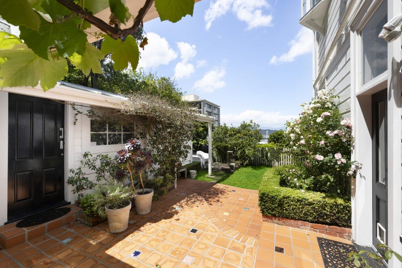 26 Newman Terrace, Thorndon, Wellington - Carousel 1