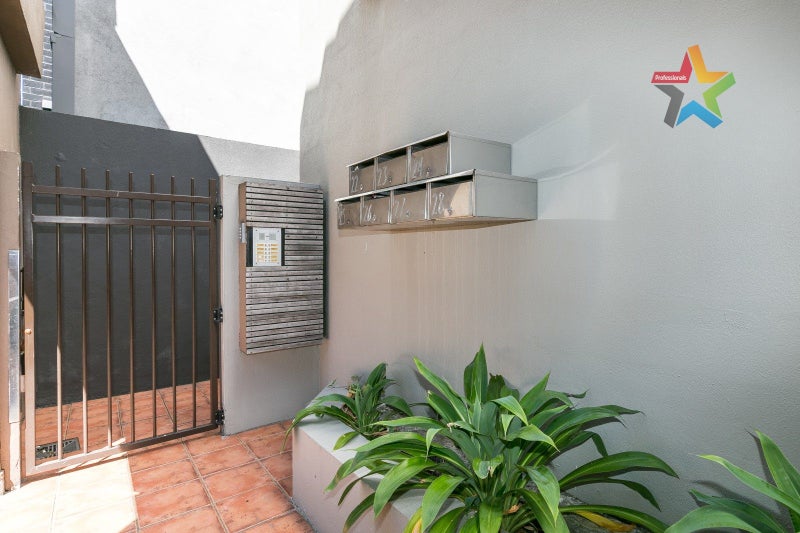 26/9 Ebor Street, Te Aro, Wellington - Carousel 1