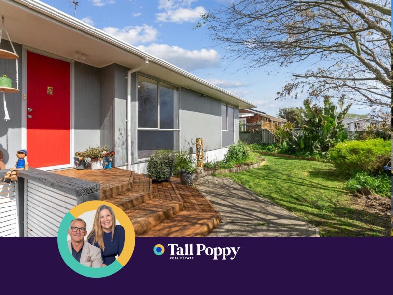 6 Robert Grove, Paraparaumu - Carousel 1