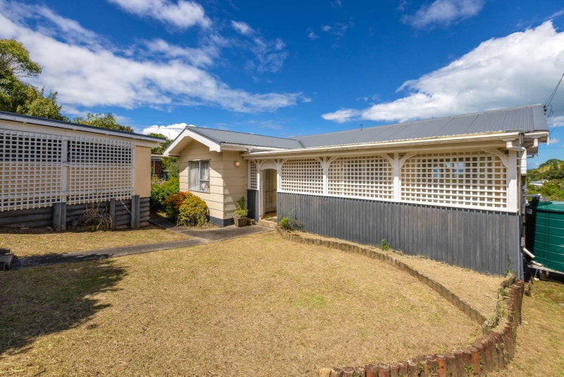 12 Moana Avenue, Surfdale, Waiheke Island - Carousel 1