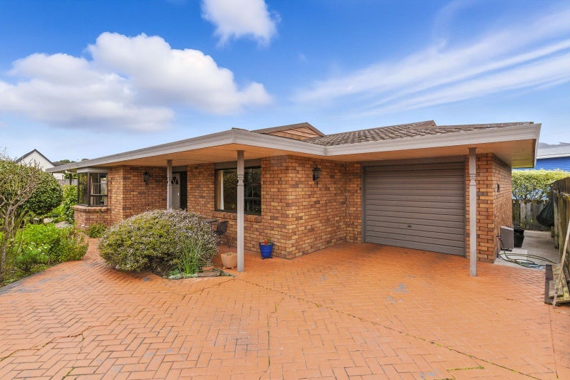 48 Kapiti Road, Paraparaumu, Paraparaumu - Carousel 1