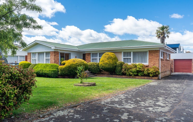 14 Clements Crescent, Queenwood, Hamilton - Carousel 2