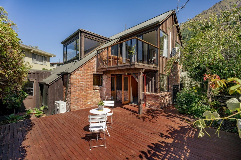 7 Wynyard Crescent, Fernhill, Queenstown - Carousel 1