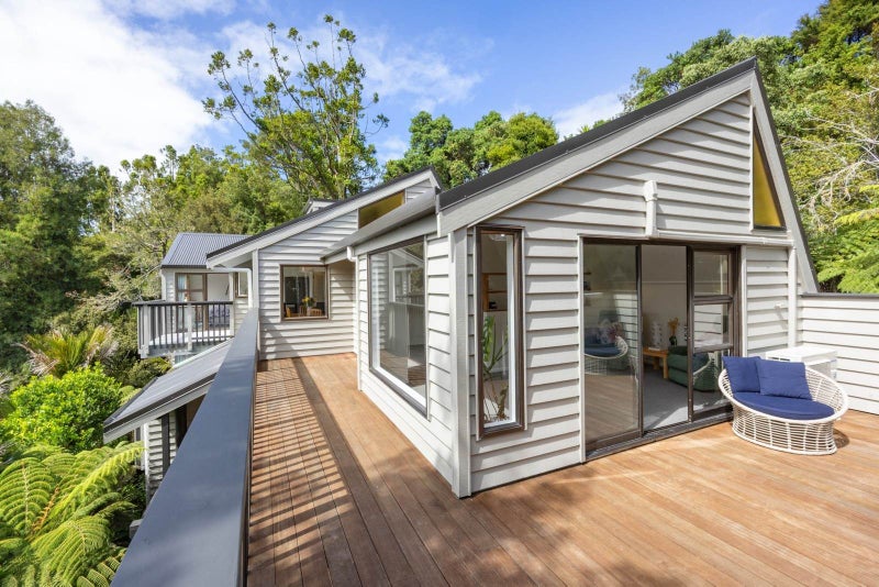 48 Tinopai Road, Titirangi, Auckland - Carousel 1