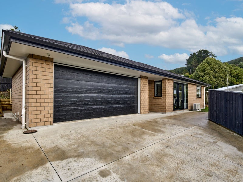 37A Pembroke Street, Tawa, Wellington - Carousel 1