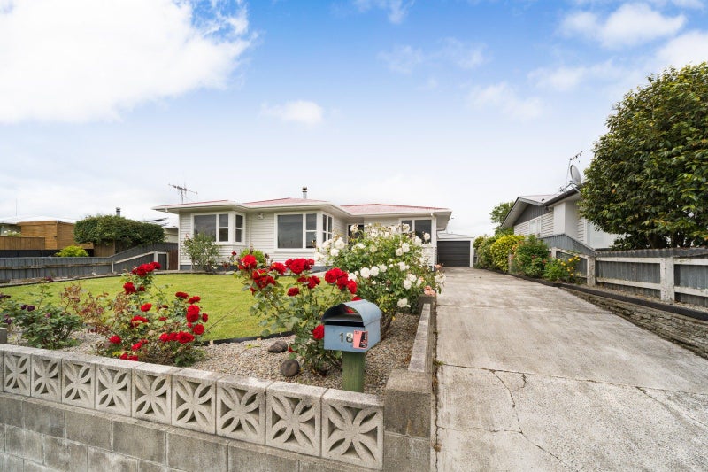 18 Karamea Crescent, Kelvin Grove, Palmerston North - Carousel 1