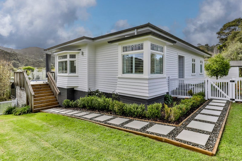 14 Landing Road, Titirangi, Auckland - Carousel 2