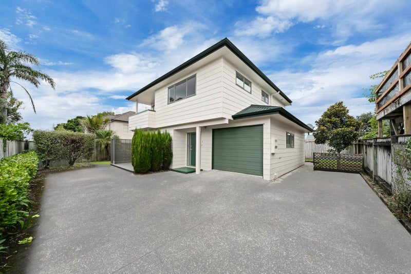 2/12 Hamilton Place, Glenfield, Auckland - Carousel 1