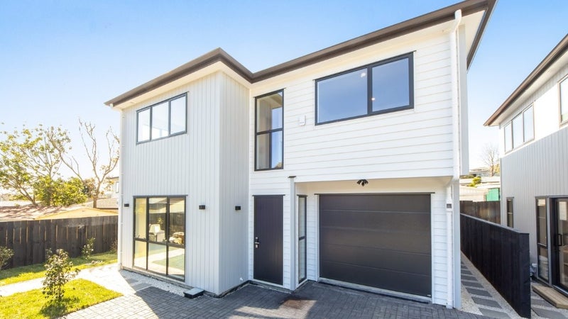 3 Pendlebury Street, Green Bay, Auckland - Carousel 1