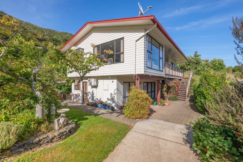 5 Amelia Crescent, Waikawa, Picton - Carousel 1