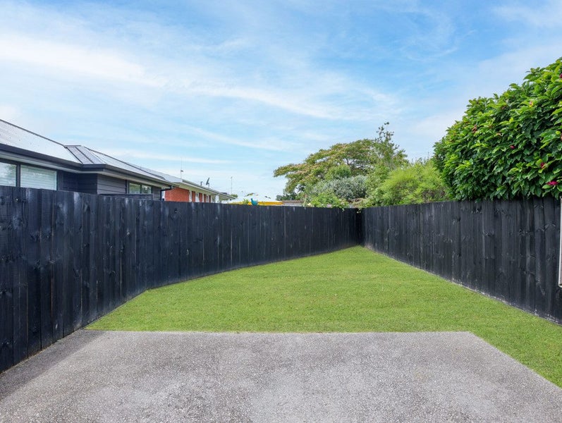 1/14 Hooker Avenue, Chedworth, Hamilton - Carousel 9