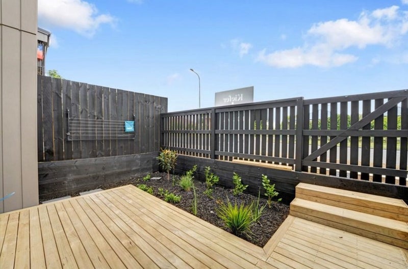 1/6 Trimmer Terrace, Papatoetoe, Manukau City, Auckland - Carousel 21
