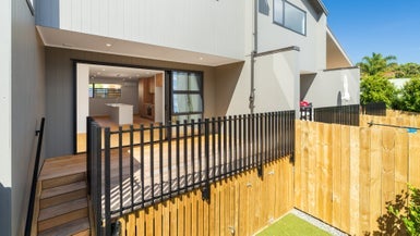 59D Richardson Road, Mount Albert, Auckland - Carousel 1