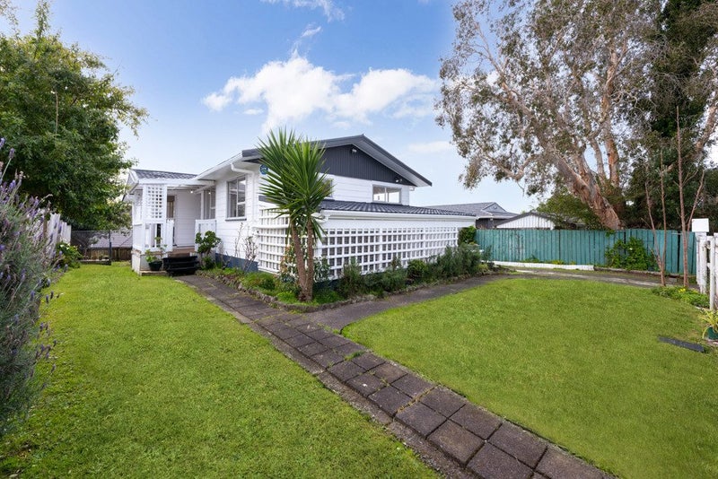 6 Aquarius Avenue, Glen Eden, Auckland - Carousel 1