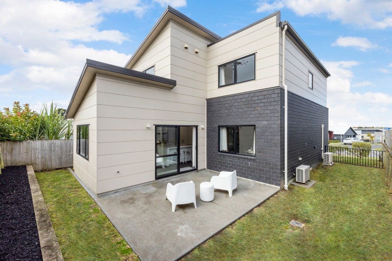 2 Retallick Place, Flagstaff, Hamilton - Carousel 1