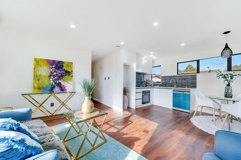 2/8 Kirrama Place, Conifer Grove, Takanini - Carousel 2