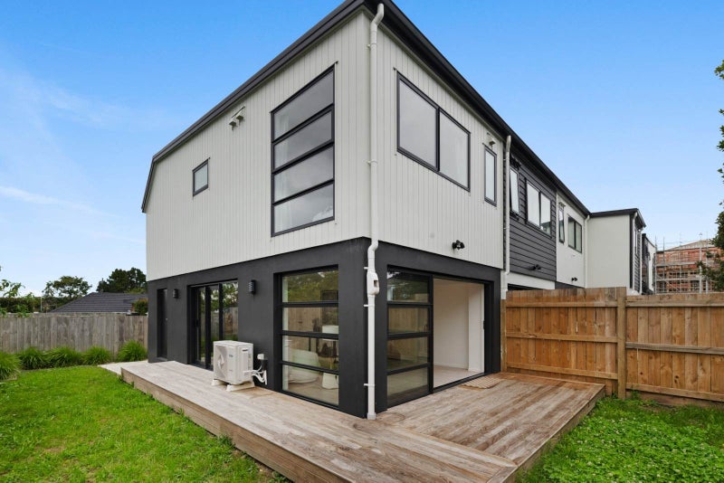 18F Pirangi Street, Point England, Auckland - Carousel 1