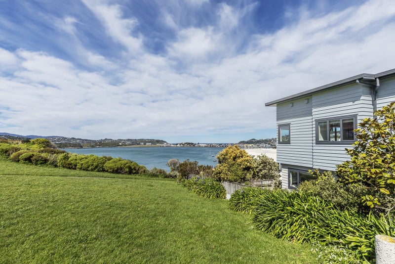 33A Treasure Grove, Hataitai, Wellington - Carousel 1