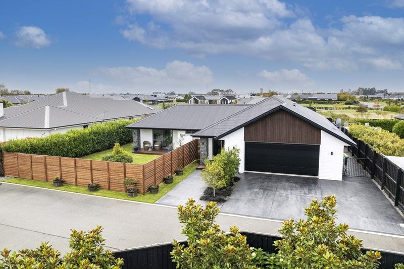 8 Carnaveron Drive, Lincoln, Lincoln - Carousel 1