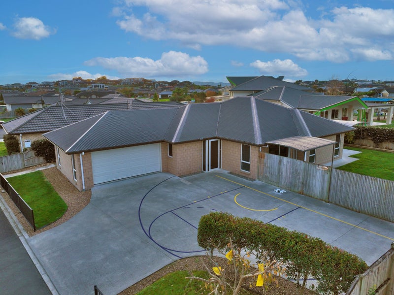 9 Derwent Place, Flagstaff, Hamilton - Carousel 1