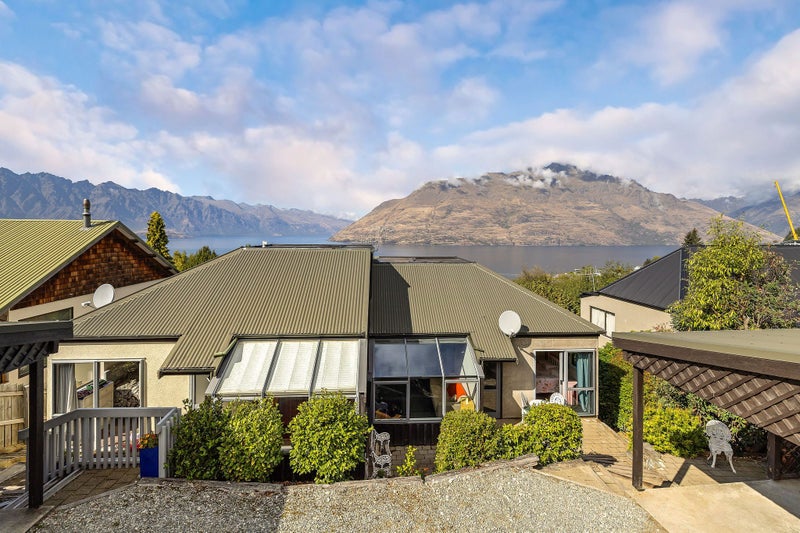18A Cameron Place, Fernhill, Queenstown - Carousel 2