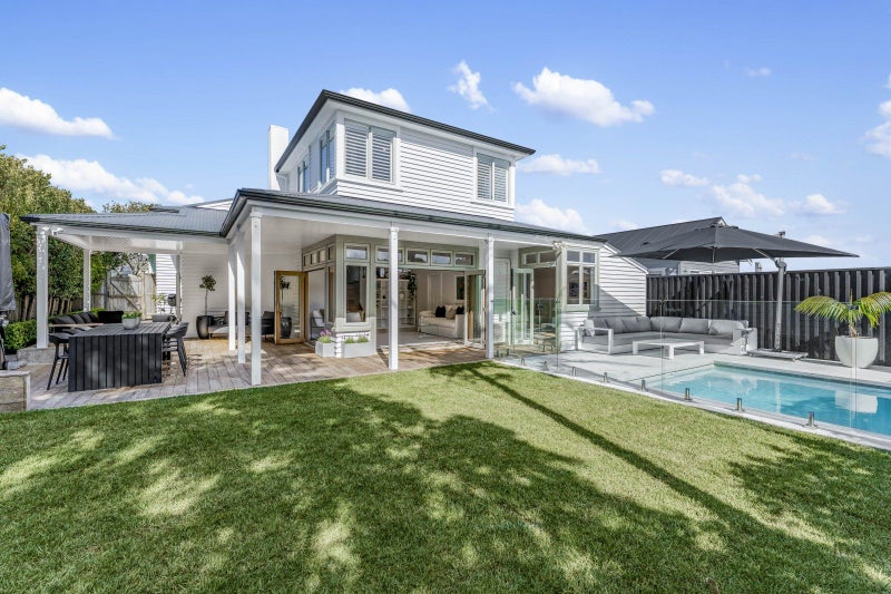 2A Egremont Street, Belmont, Auckland - Carousel 1