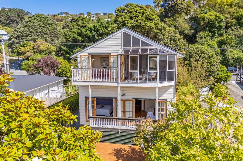 17 Paremata Crescent, Paremata, Porirua - Carousel 2