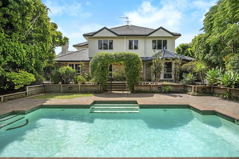 9 Napa Court, Shamrock Park, Auckland - Carousel 1