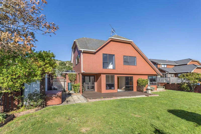 70 Woodman Drive, Tawa, Wellington - Carousel 1