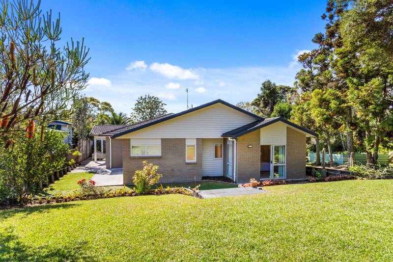 88 Cliff View Drive, Green Bay, Auckland - Carousel 2