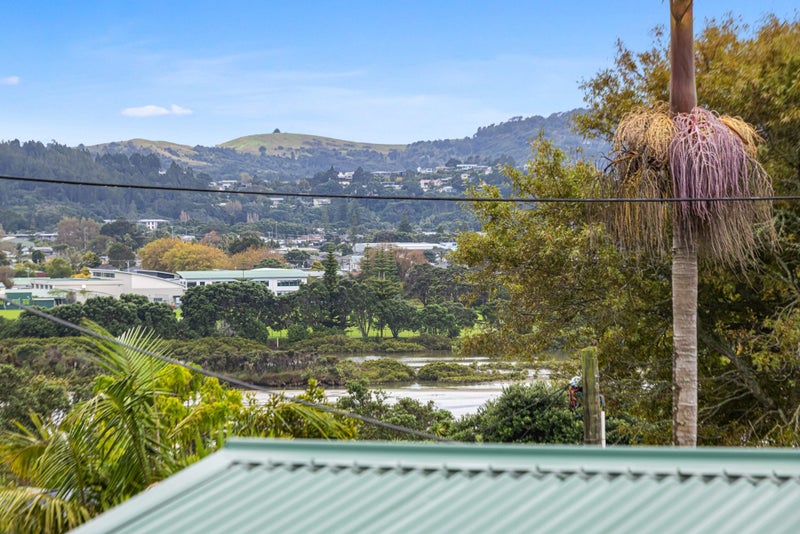 9 Pohutukawa Avenue, Red Beach, Whangaparāoa - Carousel 2
