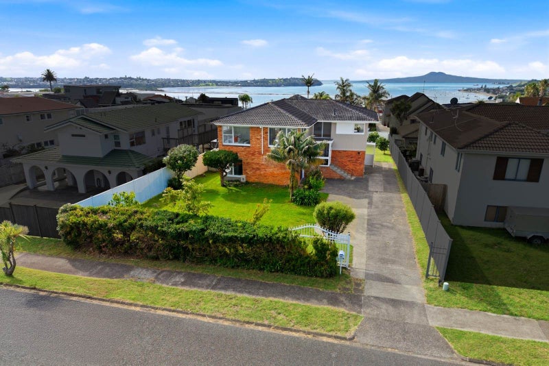 24 Sea Spray Drive, Bucklands Beach, Auckland - Carousel 2