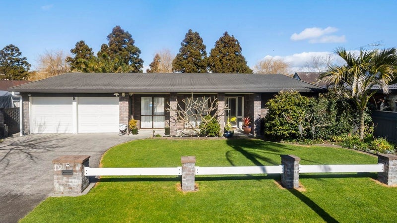 19 Vivian Wilson Drive, Eastern Beach, Auckland - Carousel 1