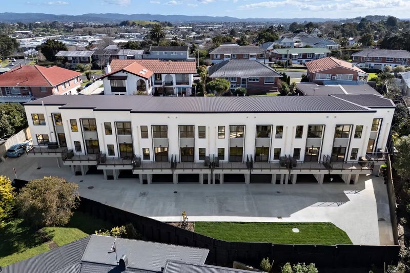 25 Warren Avenue, Three Kings, Auckland - Carousel 1