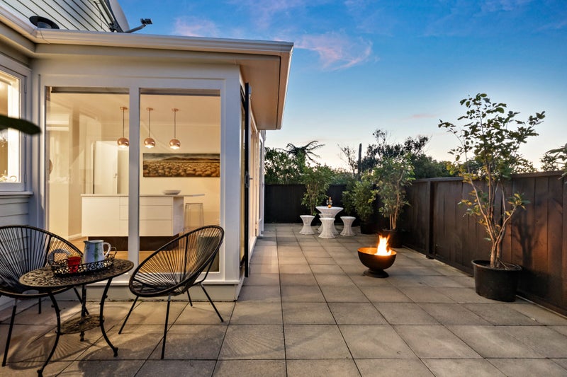 24 Plymouth Street, Karori, Wellington - Carousel 42