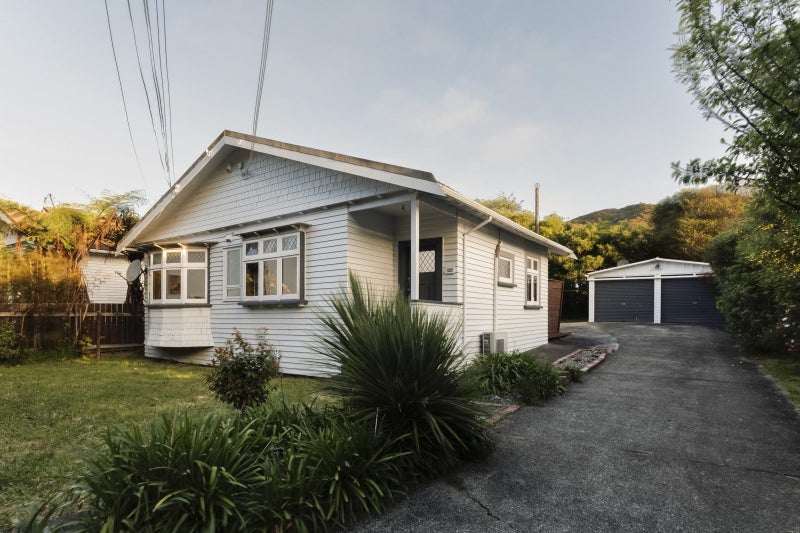 17 Ranelagh Street, Karori, Wellington - Carousel 1