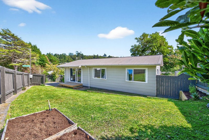 2 Takanini Grove, Stokes Valley, Lower Hutt - Carousel 1